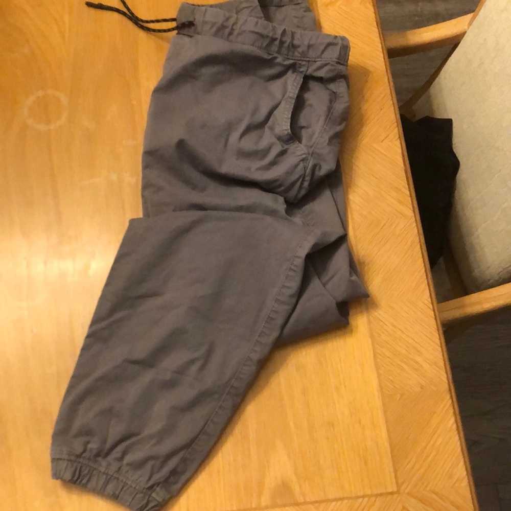 Men’s American eagle grey joggers